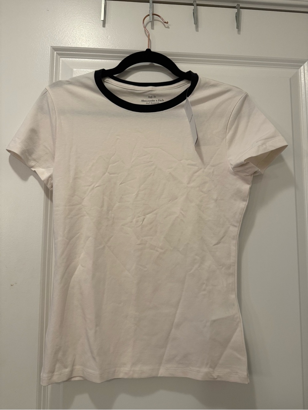 NWT Abercrombie White Stretchy Tuckable Baby Tee with Black Neck Trim size M